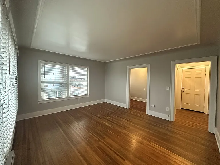 Belmont - 13 Unit — Photo 8