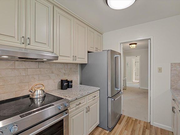 5th image of 821 N Humboldt St APT 411