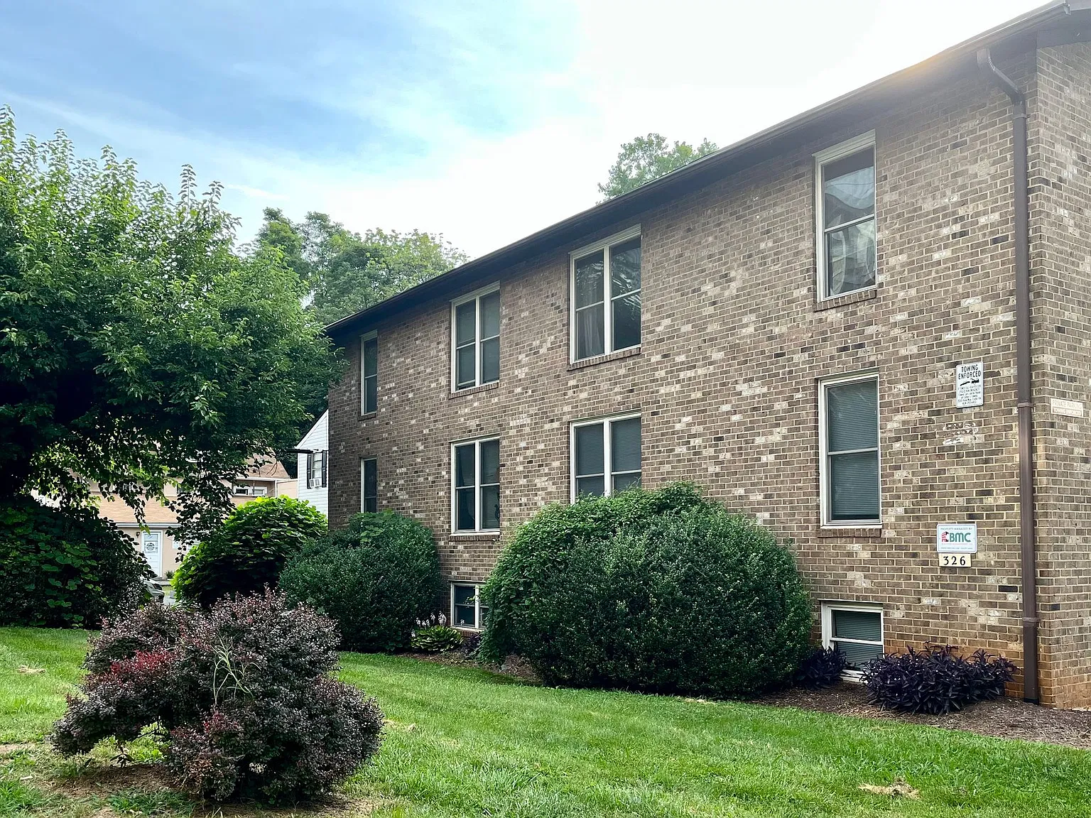 15th Street Apartments Available! — Photo 2