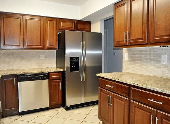 4th image of 125 E Lake Dr