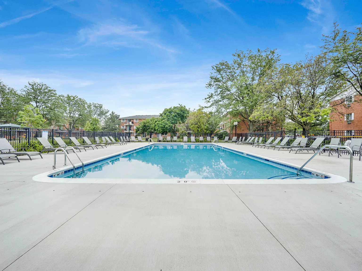 Lakehaven Apartments — Photo 2