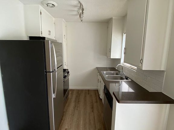 4th image of 3711 Mentone Ave #19A