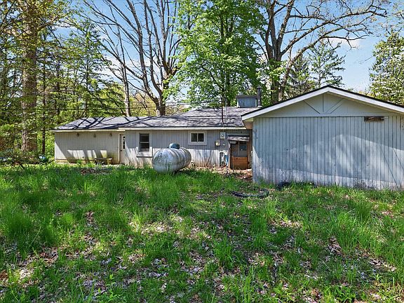 5th image of 56447 Twin Lakes Rd