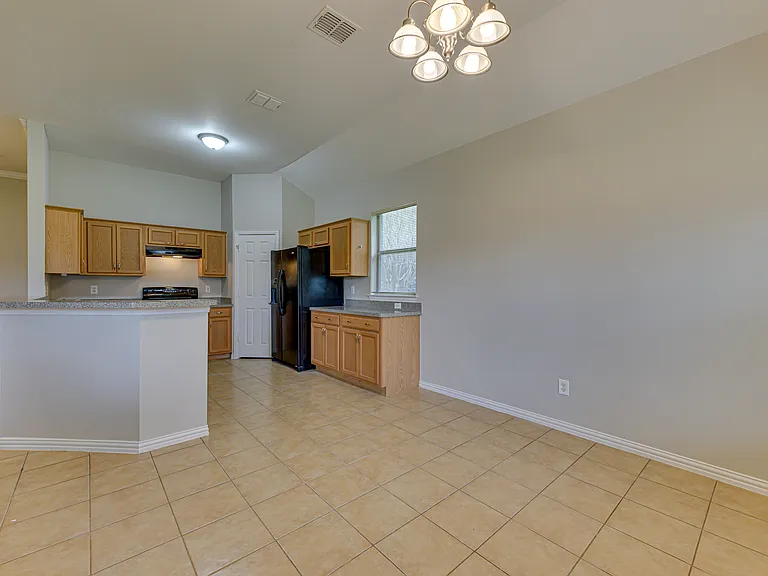 102 Paloma Cir — Photo 12