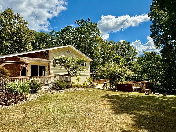 5th image of 640 Rases Mountain Dr