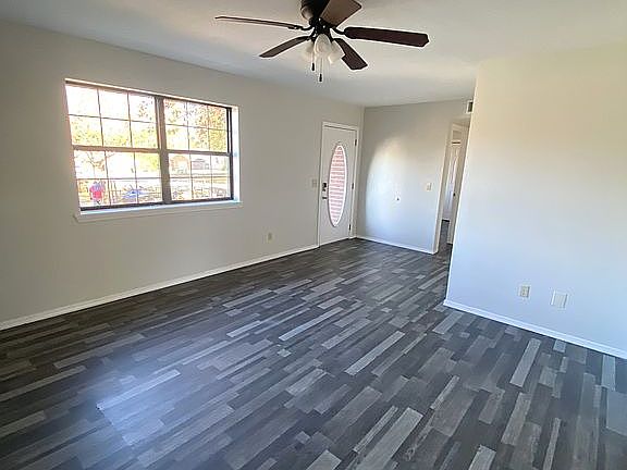 4th image of 608 Valley Dr