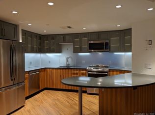 5 Church Ln APT 402, Westport, CT 06880