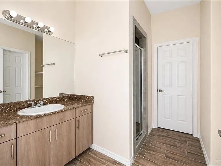 5004 N Hiawatha Dr #1 — Photo 7