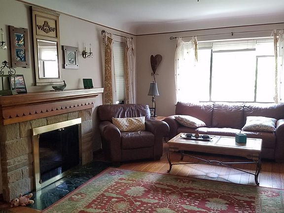 2nd image of 1561 Oak Knoll Dr