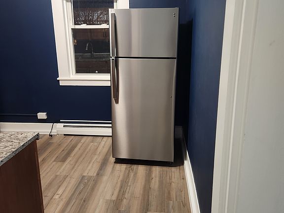 3rd image of 13 King St #13A