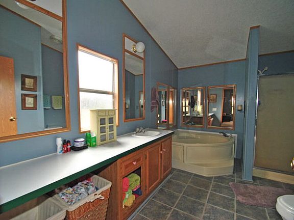 5th image of 112 Sheri Ln
