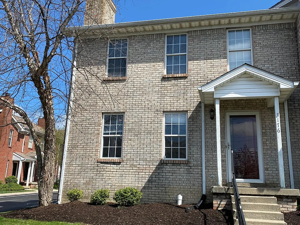 3176 Mapleleaf Sq