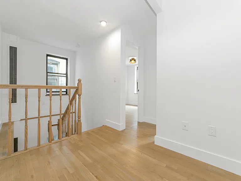 104 8th Ave #PH — Photo 4