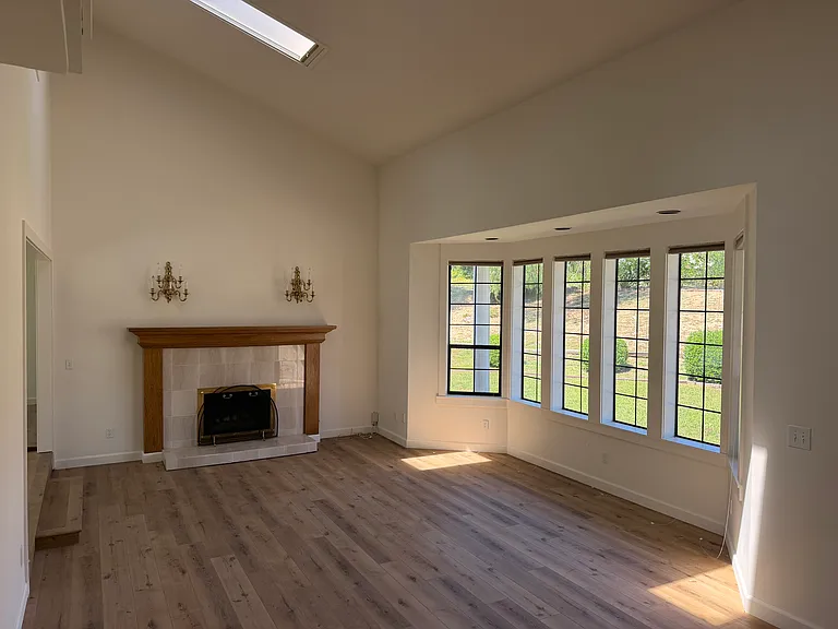 427 Bloom Ln — Photo 10