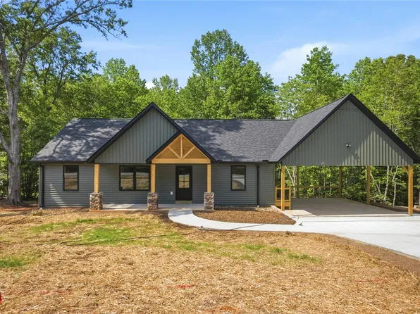 209 Castlebrook Dr, Walhalla, SC 29691