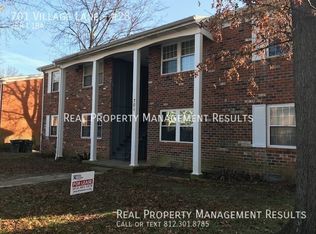 701 Village Ln APT 28, Newburgh, IN 47630