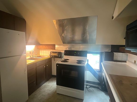 2nd image of 36 Maltaville Rd #2