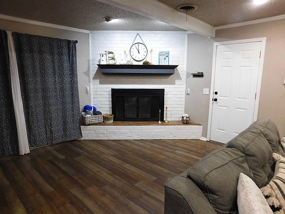 3rd image of 1805 W Avenue G