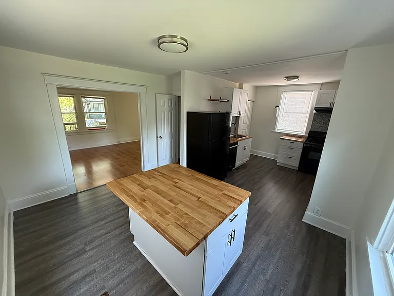 504 Bancroft Ave — Photo 3