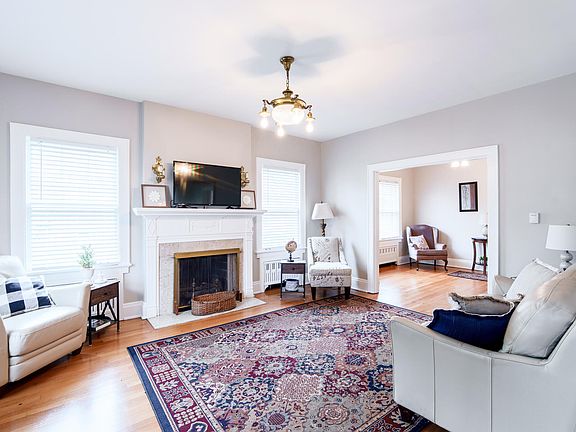 4th image of 220 Bays Ave