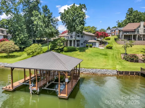 231 Charlotte Ann Ln, Hickory, NC 28601