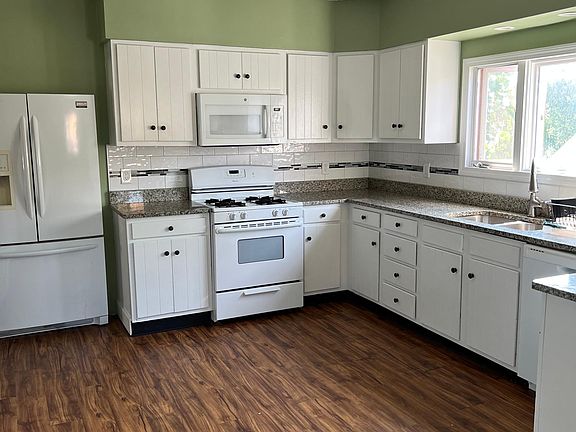 Kitchen with Granite counters