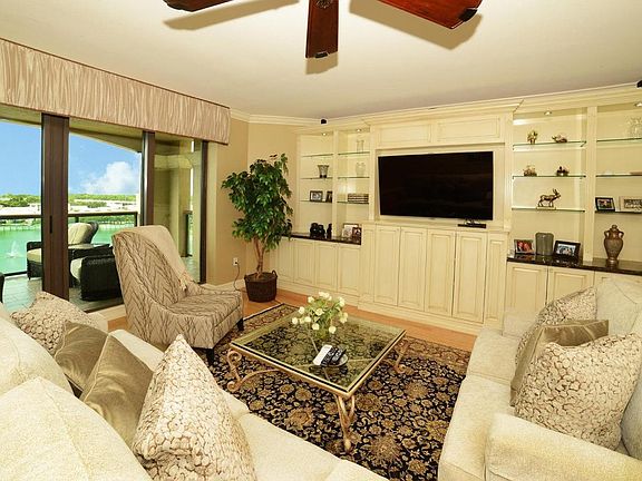 Home For Sale In The Landmark