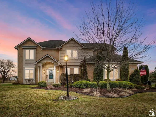 25925 Pond View Dr, New Boston, MI 48164