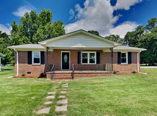 407 Avon Dr, Taylors, SC 29687