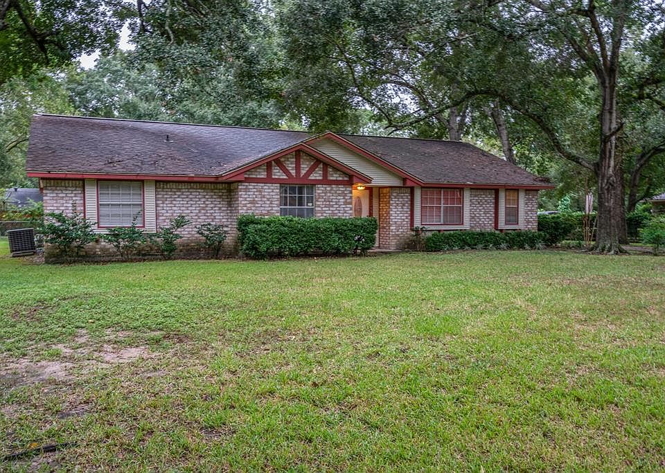 Single story, ranch style home, on a large lot with a canopy of gorgeous, mature trees in Timberlake Estates. The backyard is fully fenced and waiting for some family fun! Plenty of room for the after Thanksgiving meal family football game!