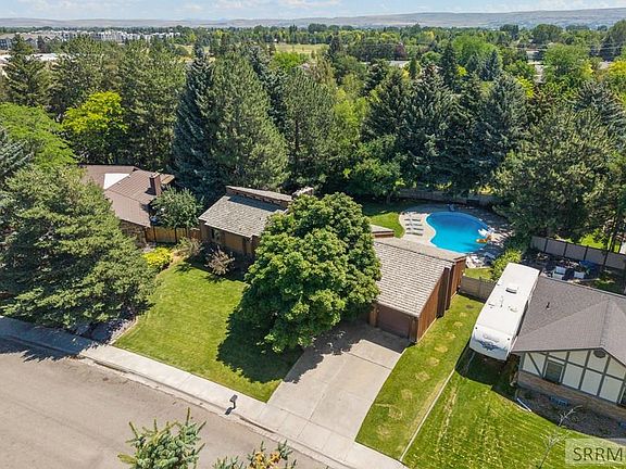 5th image of 2795 Surrey Ln
