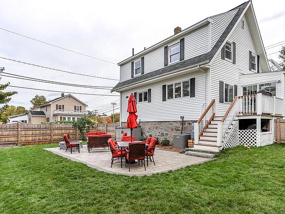 4th image of 79 Storrs Ave