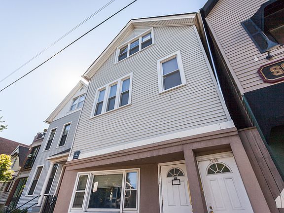2nd image of 3256 N Southport Ave Unit 1