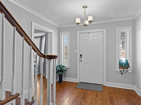 4th image of 202 Royal Ave