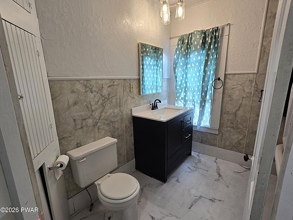 4th image of 293 Jackson St