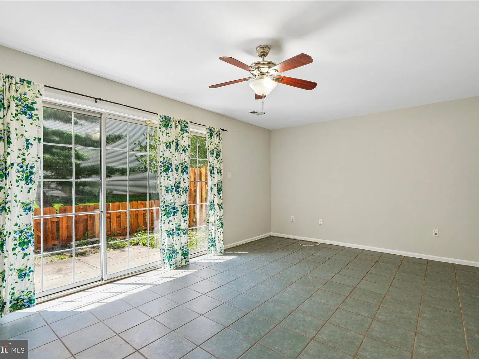 3 bed, 2.5 bath, 1936 sqft, $2,900 — Photo 3