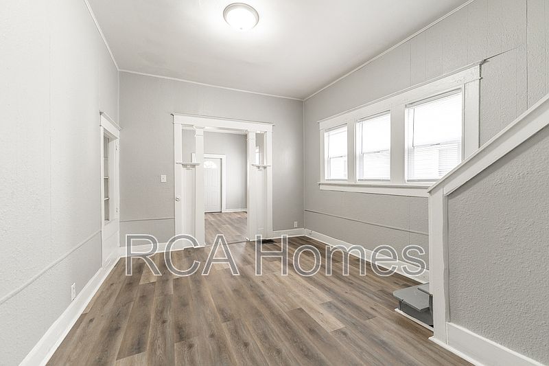 1st image of 2427 N Kenwood Ave