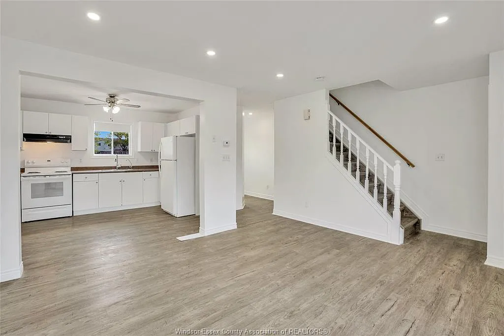 3 bed, 1.5 bath, $2,400 — Photo 3