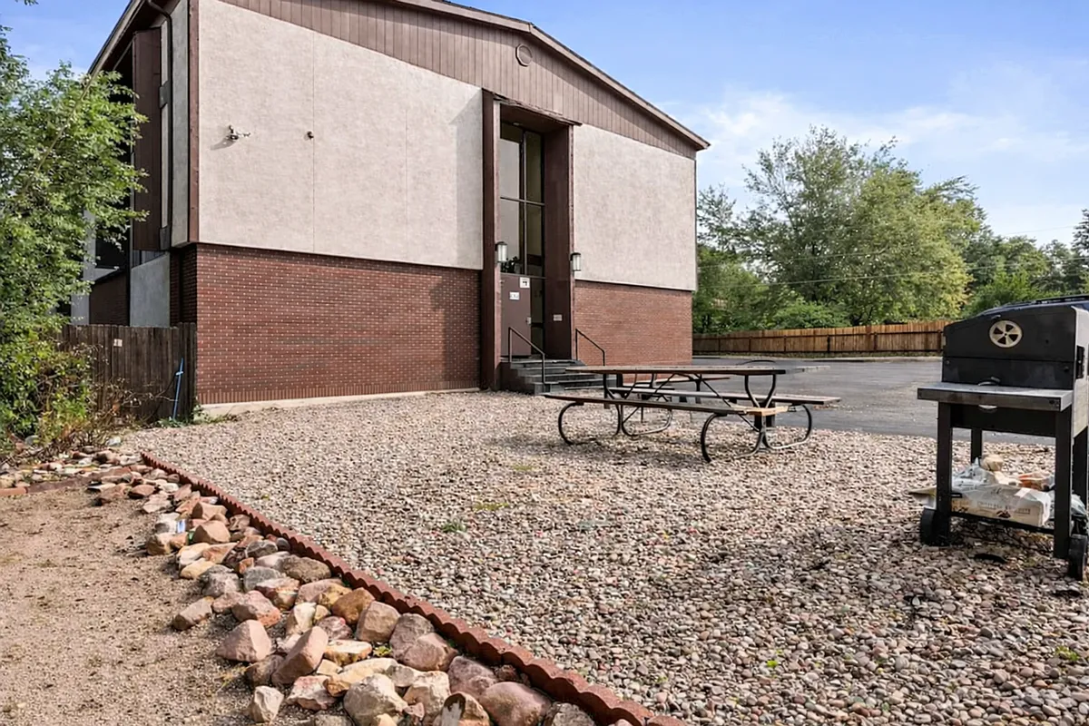 Building Photo - 3611 E San Miguel St