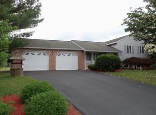 15 Knollwood Dr, Lititz, PA 17543