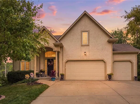 16220 Birch St, Overland Park, KS 66085