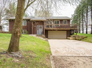 140 Stamy Rd, Robins, IA 52328