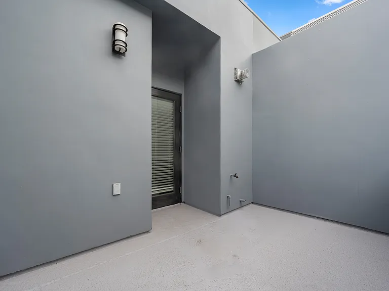 2131 S Beverly Glen — Photo 23