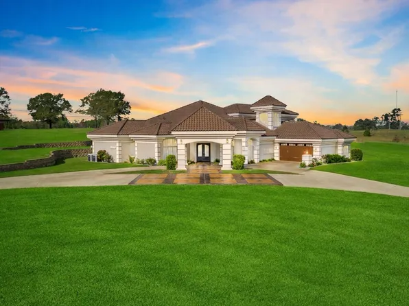 989 Mustang Dr, Longview, TX 75605