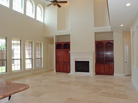 Built-in bookcase in Family
