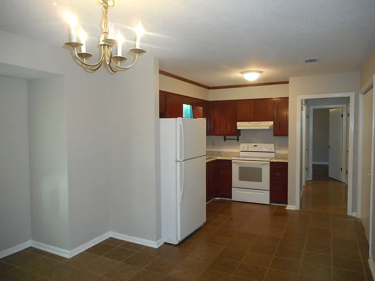3726 Crest Dr — Photo 13