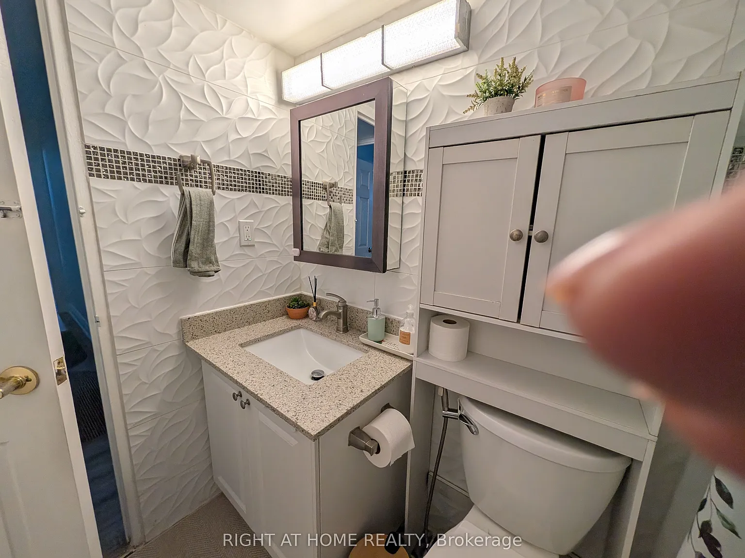 3 bed, $3,000 — Photo 3