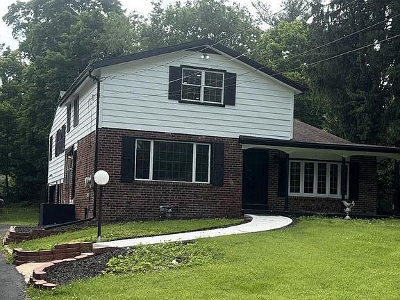 2nd image of 826 Pardee Ln