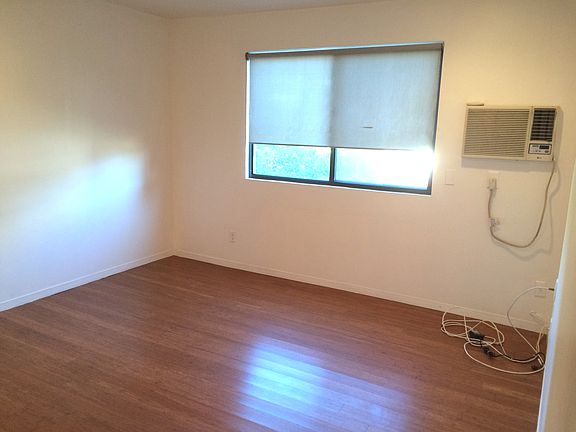 2nd image of 2117 Clinton St APT 205