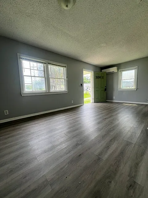 3100 Azalea Drive - B — Photo 2